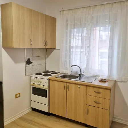 Cozy In Center Apartment *